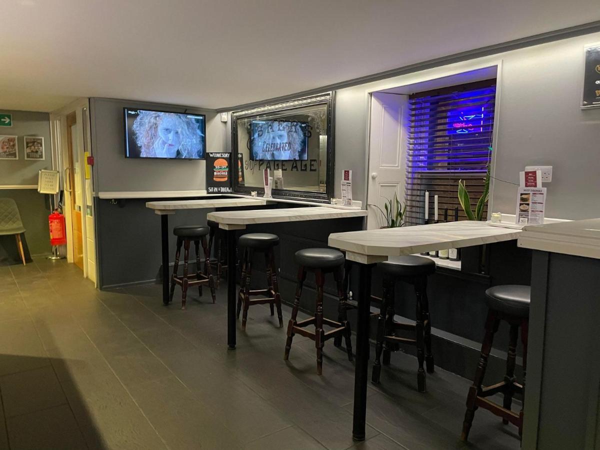 Airlie Arms Hotel 2*