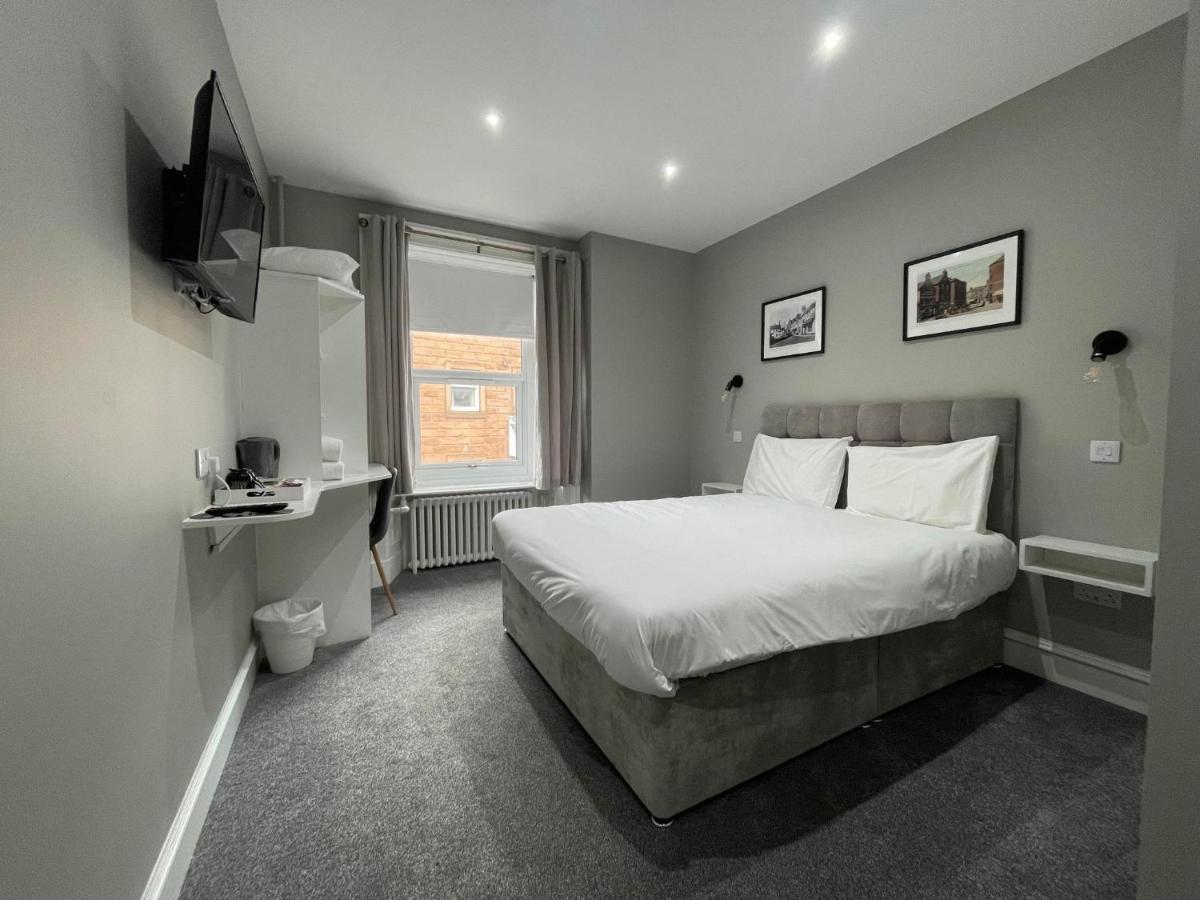 Airlie Arms Hotel 2*