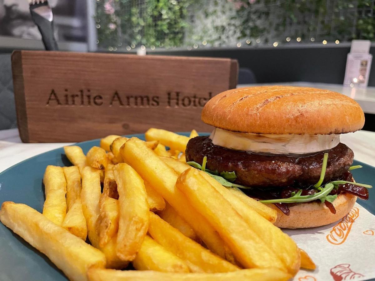 Airlie Arms Hotel 2*