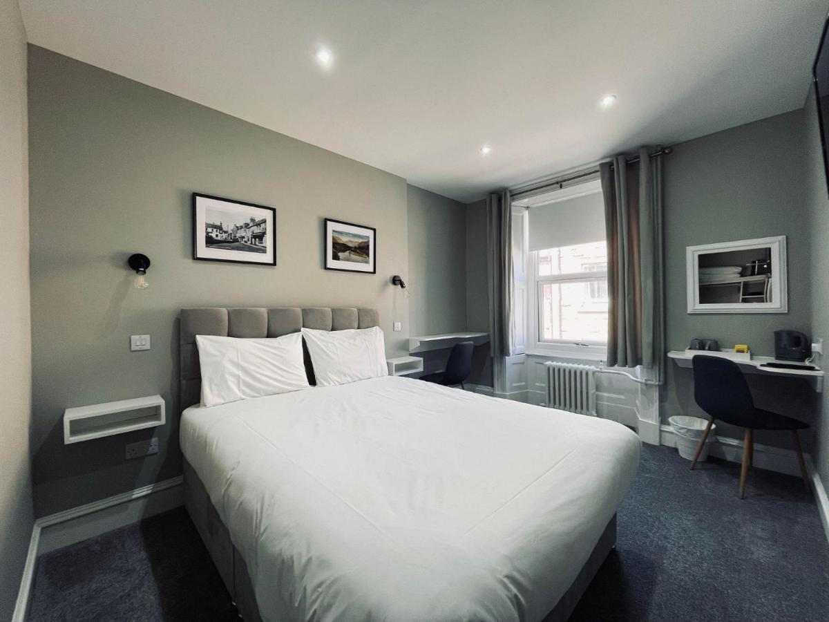 Airlie Arms Hotel 2*