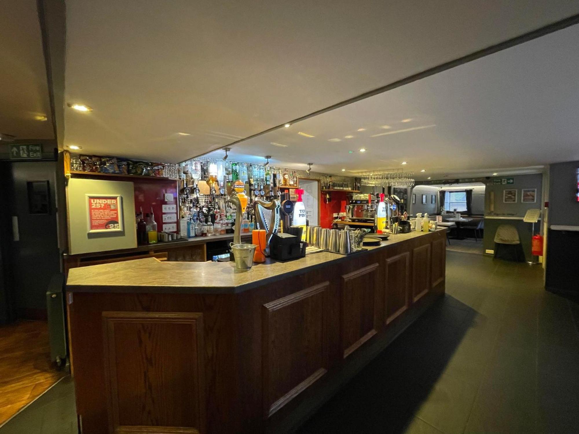 Hotel Airlie Arms