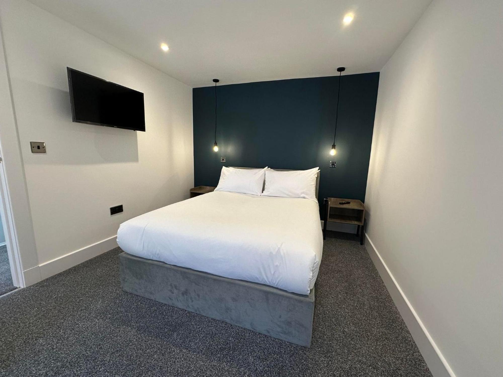 Airlie Arms Hotel 2*