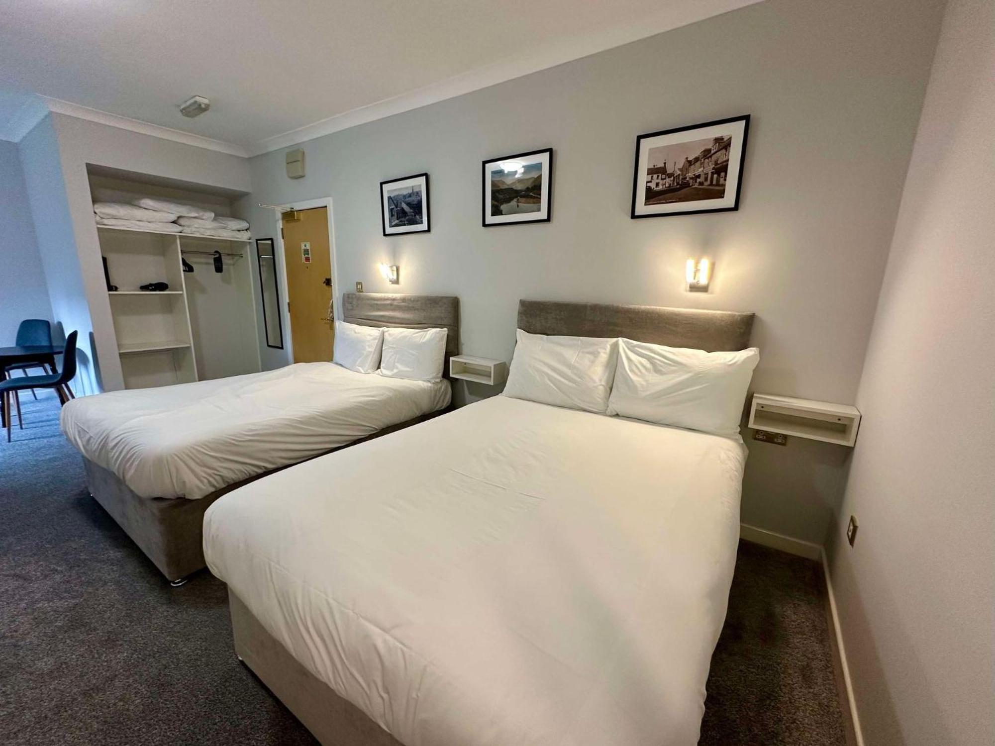 Airlie Arms Hotel 2*